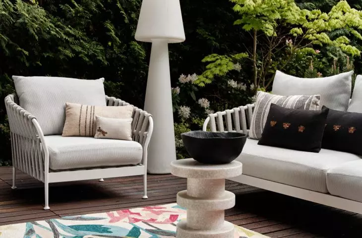 There is also a private garden of 250 square meters next to the apartment