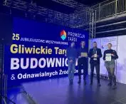 Zespół projektowy odbierający nagrodę