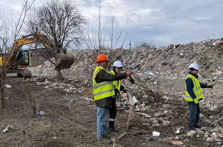projekt „Sprzątanie gruzu z weteranami” w Perwomajsku