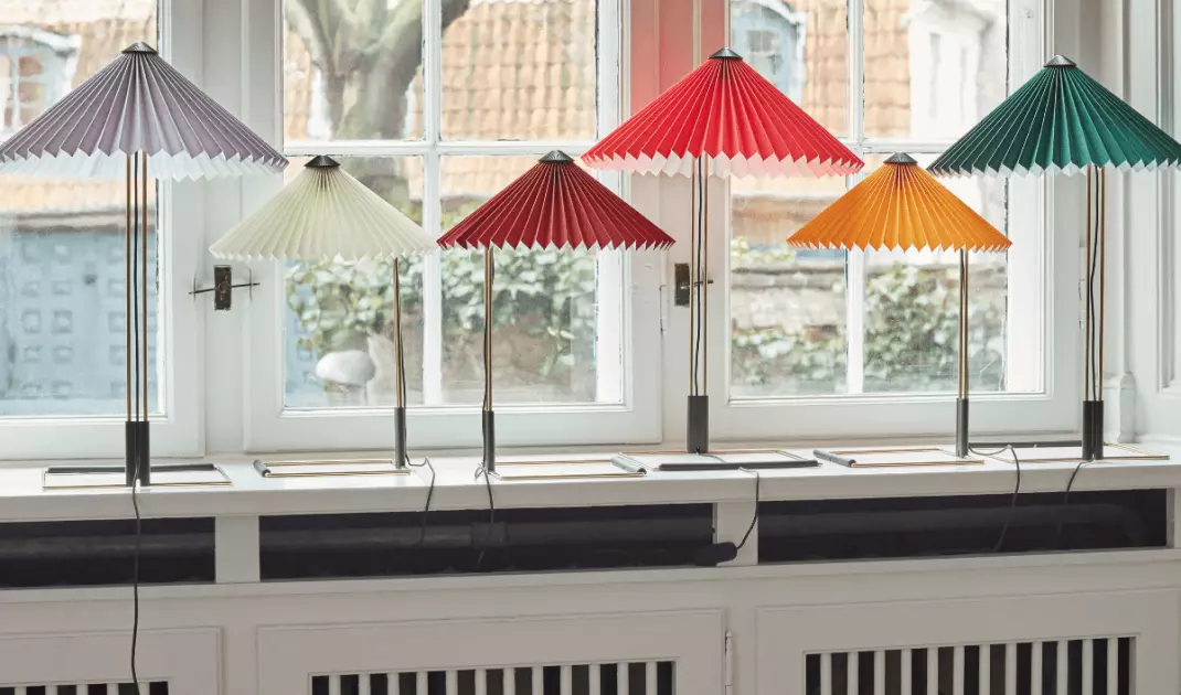 dSmall details - such as bedside lamps, curtains, photo frames or potted plants - create atmosphere and make the bedroom truly your place on earth.