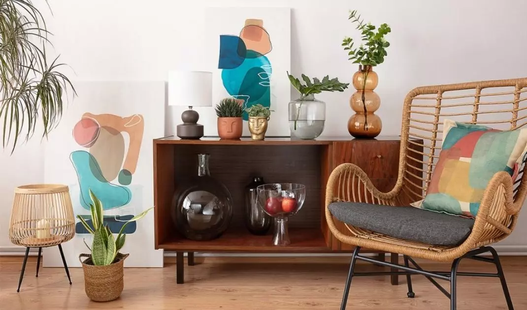 Modern bedrooms are no longer just sleeping spaces, but also places where we work, read books, watch movies and even do yoga