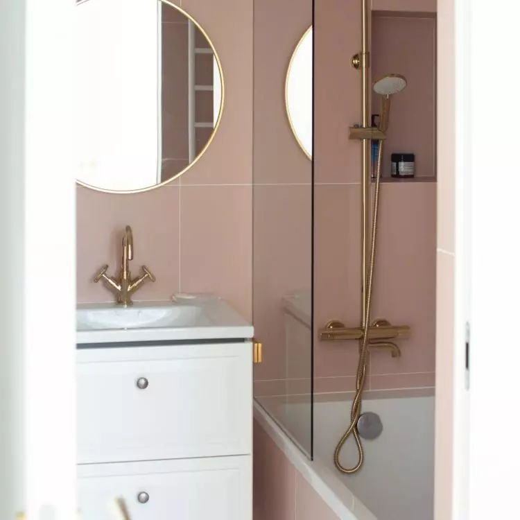 Pink tiles on the bathroom walls add softness and feminine charm to the interior