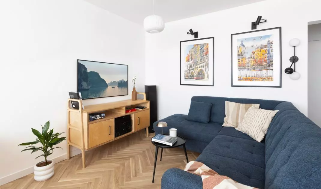 Widok na salon w mieszkaniu 