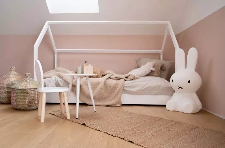 Natural interior of the Na Mezzoli project - children's room
