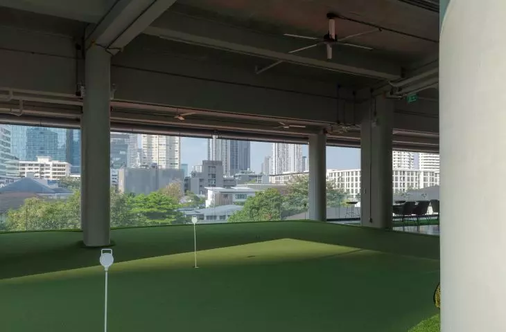 Kryty obiekt golfowy PLP City Range w Bangkoku