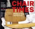 na plakacie filmu o historii krzeseł „Chair Times” — drewniane siedzisko projektu Charles'a i Ray Eames