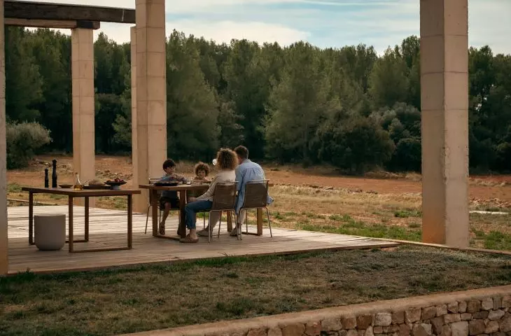 Terrace under a pergola - effective protection from sun and rain