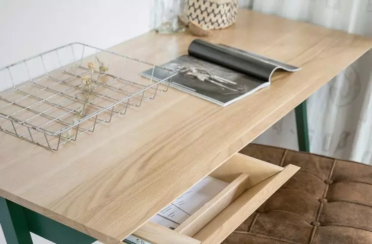 Desk vogel M