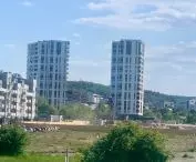 W 2021 r. Spravia oddała dwa zlokalizowane od strony stacji SKM Gdańsk-Zaspa budynki liczące 288 mieszkań i 11 lokali usługowych