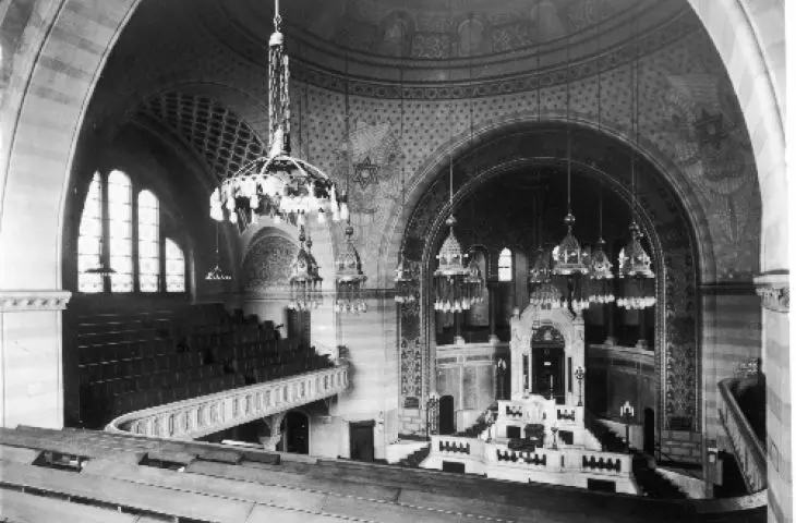 dawna synagoga w Poznaniu przy ul. Wronieckiej i Stawnej, wnętrze, stan sprzed 1940 roku