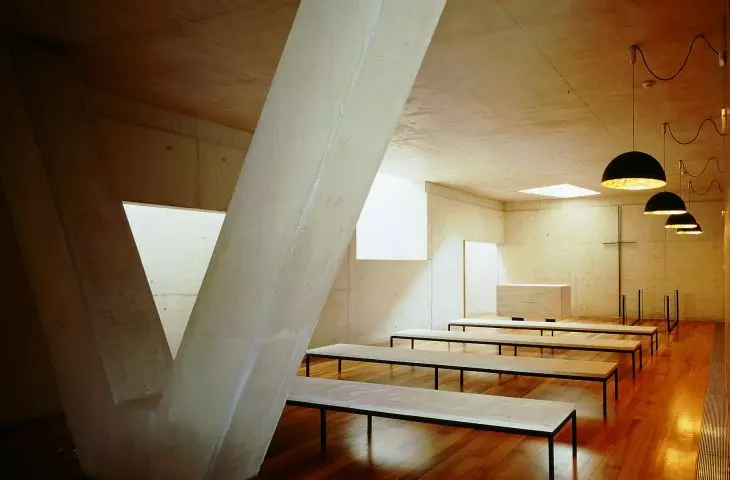 Ceiling skylight to illuminate the space 