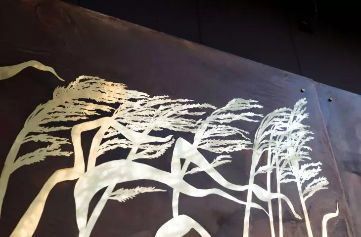 „Underneath the Hard Ground, Soft Ground”, instalacja Alicji Białej