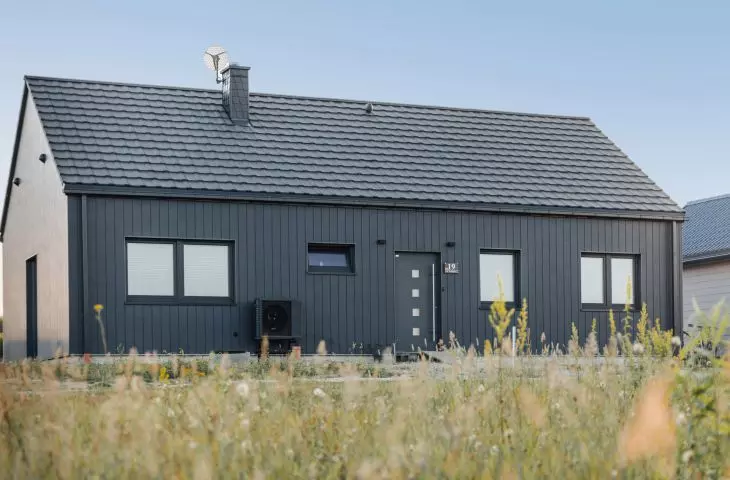 Cedral Click Smooth fiber-cement boards on the facade of a frame house