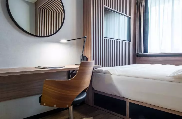 pokój hotelowy, część sypialna