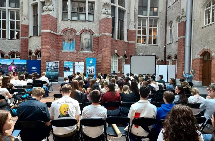 Fahrenheit courtyard at Gdansk University of Technology filled to capacity