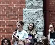 studentka Politechniki Gdańskiej podczas dyskusji