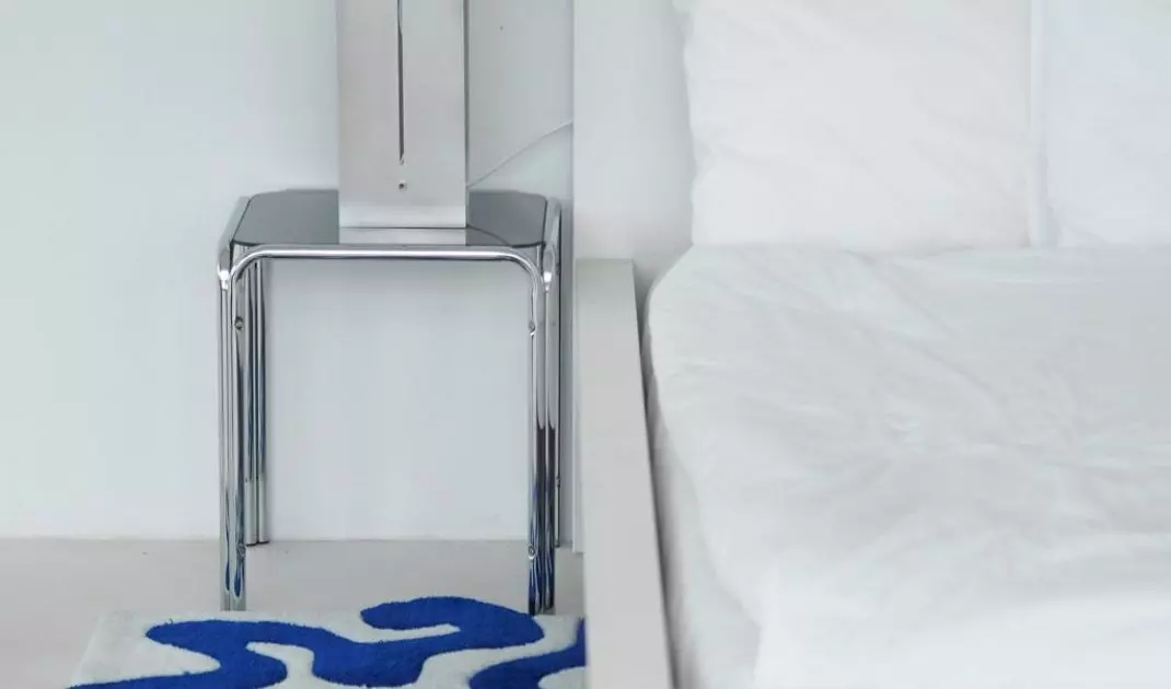 Thin elements of brushed steel, such as the legs of tables or lamps, add lightness and modern elegance to interiors