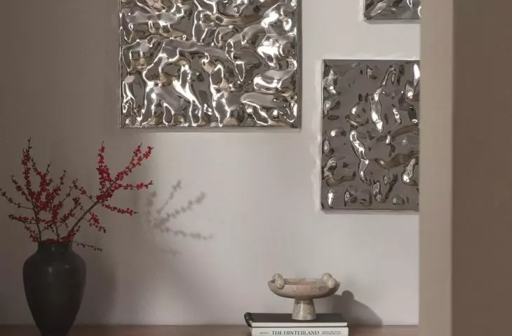 Inspired by the 2000s and the world of artificial intelligence, the futuristic design combines technology and art to create interiors that delight with originality