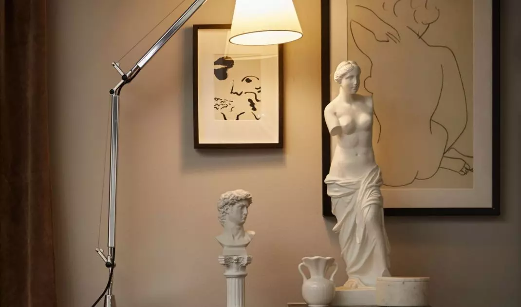 Chrome lamp as a futuristic accent in the interior