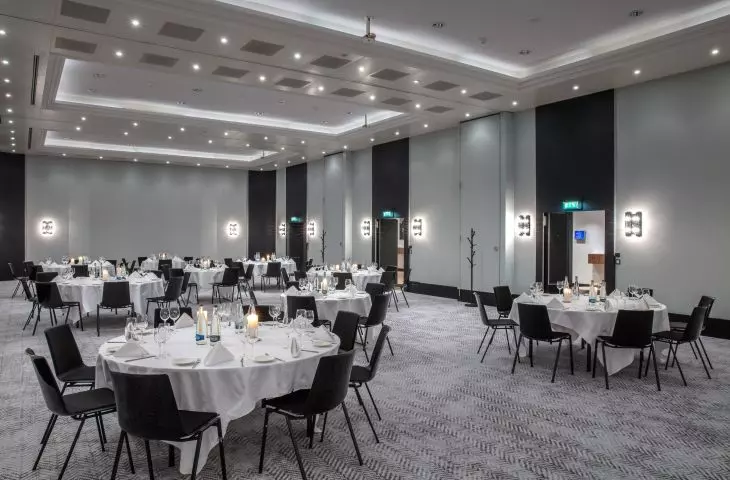 banquet hall 