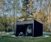 In order for the house to rotate, it had to be lightweight, so the creators relied on a structure made of wooden I-beams