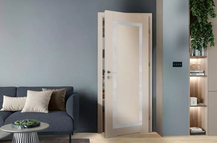Uvero model in Cashmere decor. The beige shade of the door combined with the modern design provides an elegant and consistent look.