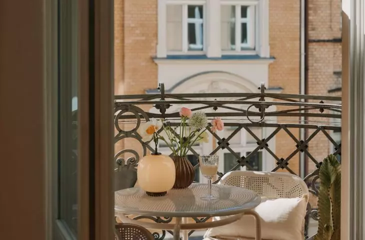 Tekstylia zewnętrzne coraz częściej produkowane są z przetworzonych materiałów – np. butelek PET – co łączy wygodę z dbałością o środowisko