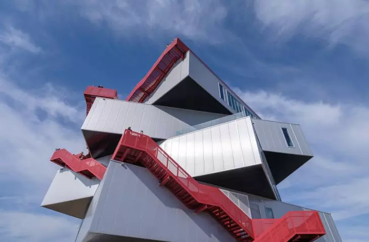 Portlantis tourism and exhibition center in Rotterdam