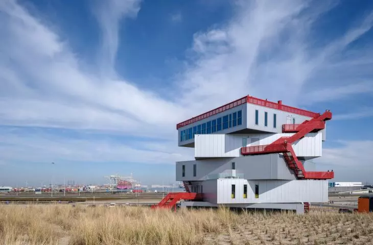 Portlantis tourism and exhibition center in Rotterdam