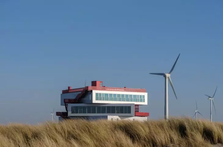 Portlantis tourism and exhibition center in Rotterdam