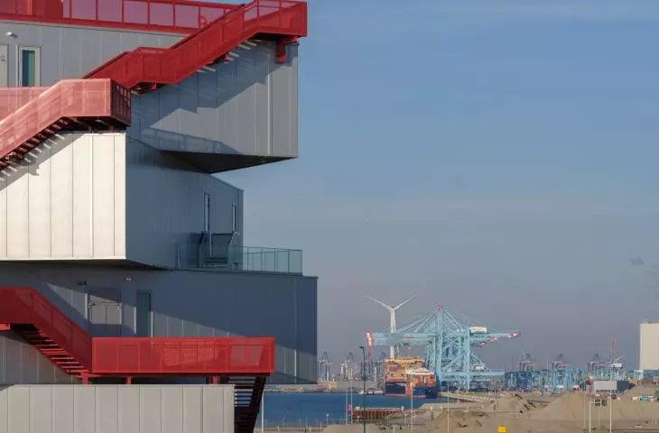 Portlantis tourism and exhibition center in Rotterdam