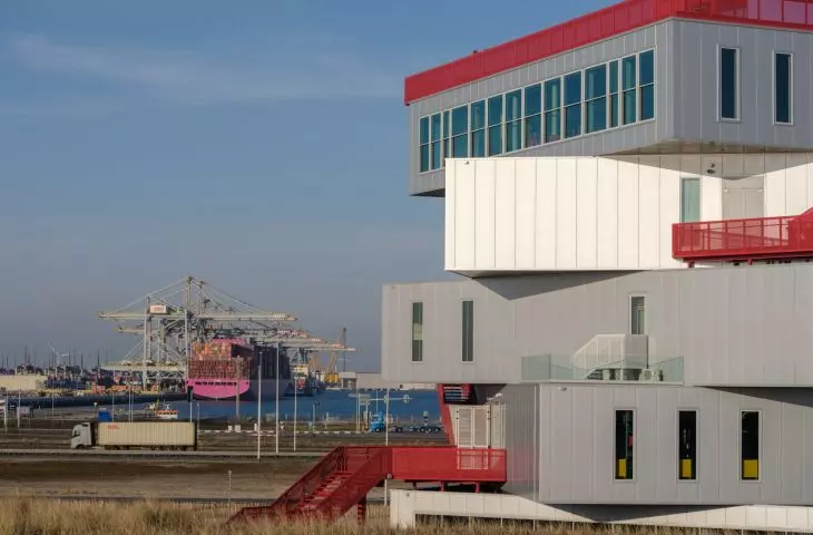Portlantis tourism and exhibition center in Rotterdam
