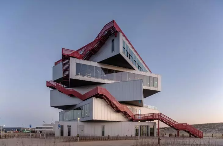 Portlantis tourism and exhibition center in Rotterdam