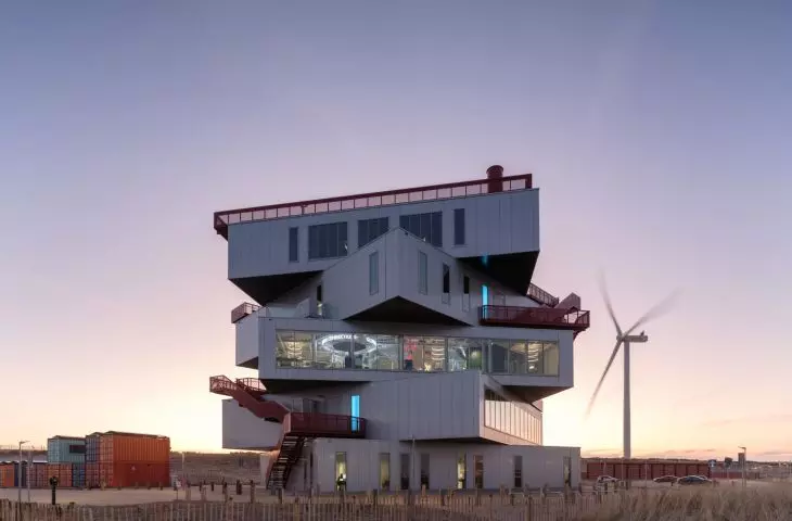 Portlantis tourism and exhibition center in Rotterdam