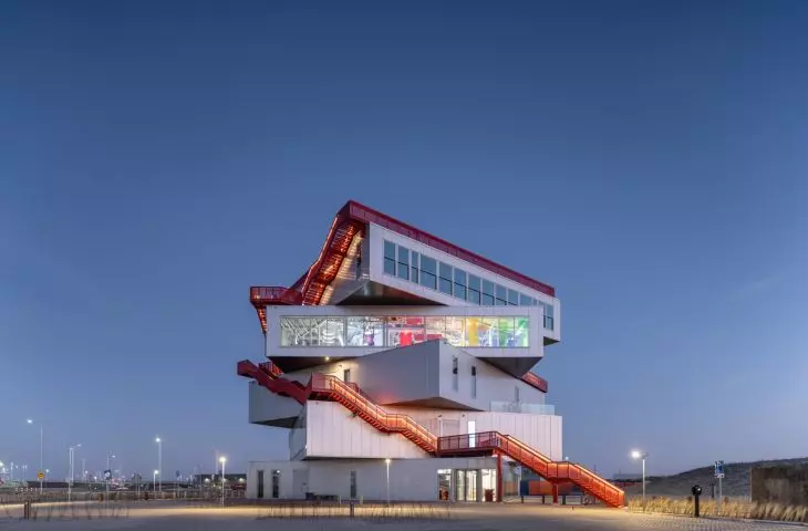 Portlantis tourism and exhibition center in Rotterdam