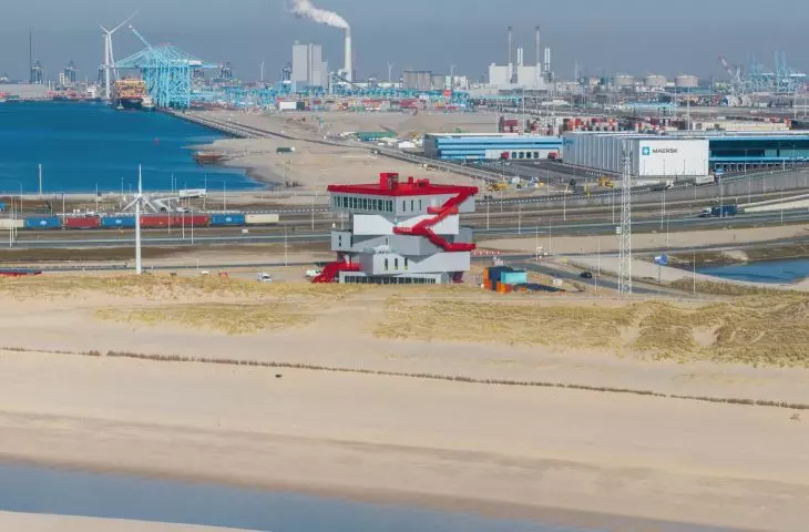 Portlantis tourism and exhibition center in Rotterdam