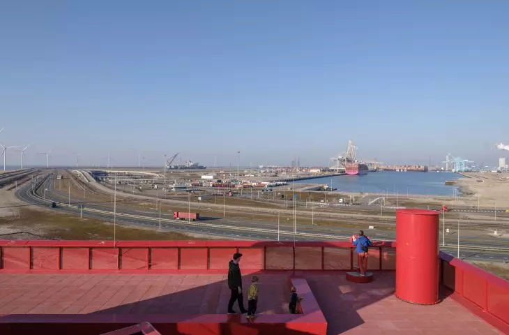 Portlantis tourism and exhibition center in Rotterdam
