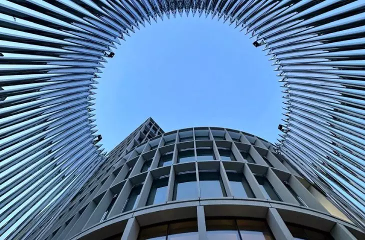 'Whispers' ('Whispers') installation by Oskar Zięta in London