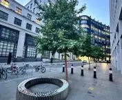 'Whispers' ('Whispers') installation by Oskar Zięta in London