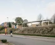 The entrance to the establishment leads through a covered pavilion with the name of the establishment: Begijnenborre