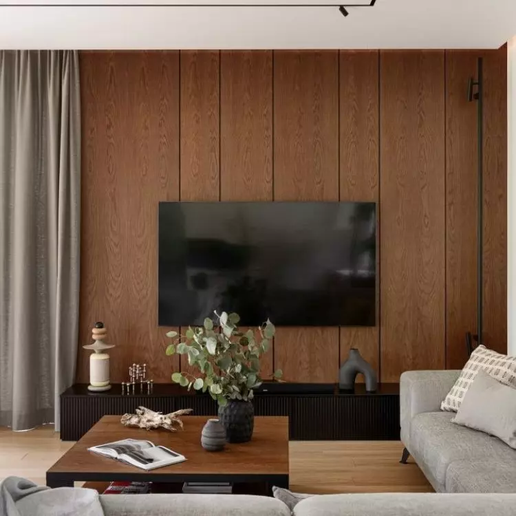 The living area opens to the garden, creating a cohesive space for living, resting and contemplation