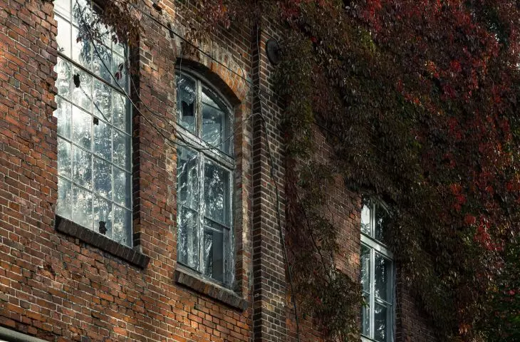 The sugar factory in Pruszcz Gdanski ended its operations in 2004, and the plant has been deteriorating ever since. 