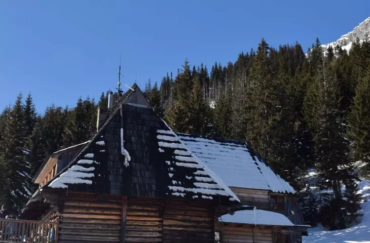 Wladyslaw Krygowski shelter on Hala Kondratowa, view before renovation