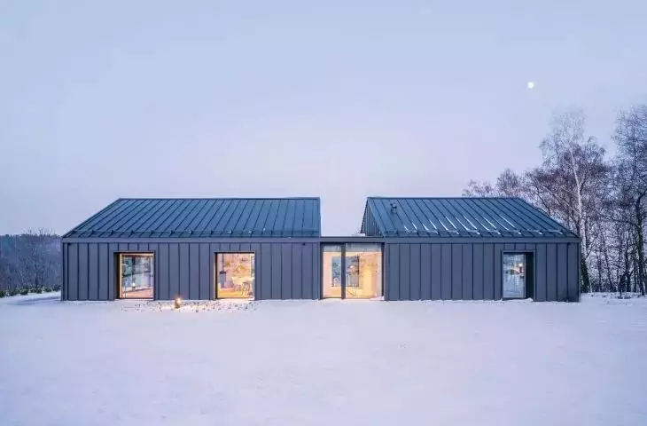  HOUSE IN THE MOUNTAINS, Polska