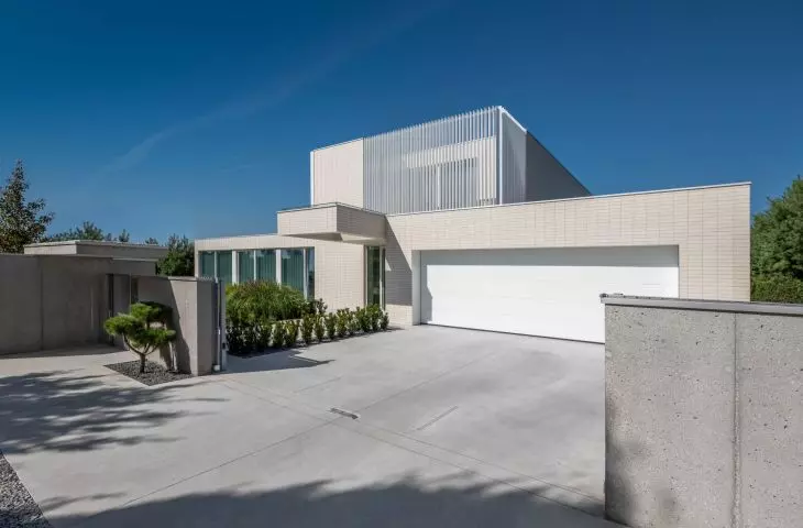 RD40 single-family residential building near Warsaw