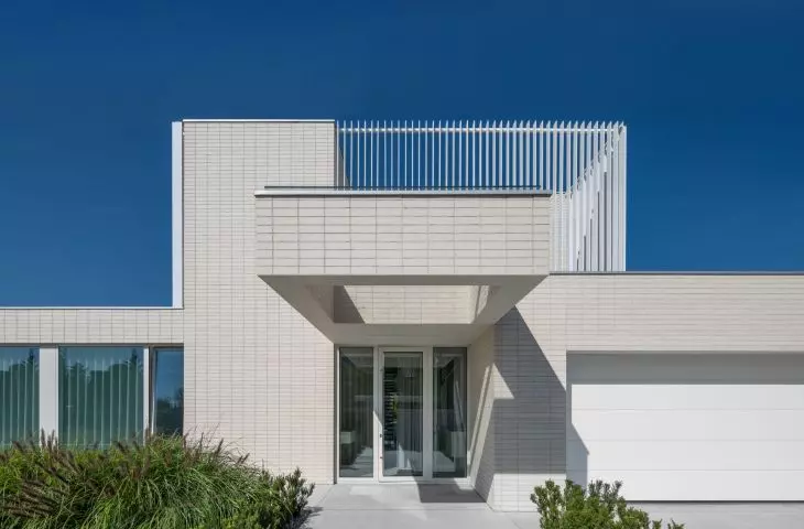 RD40 single-family residential building near Warsaw