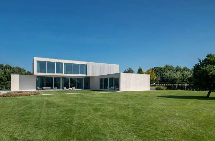 RD40 single-family residential building near Warsaw