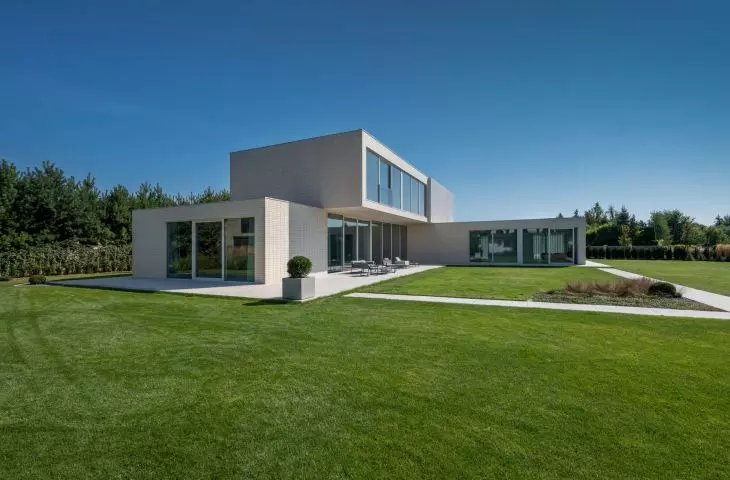 RD40 single-family residential building near Warsaw