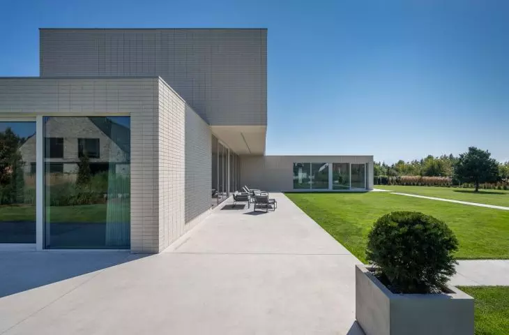 RD40 single-family residential building near Warsaw