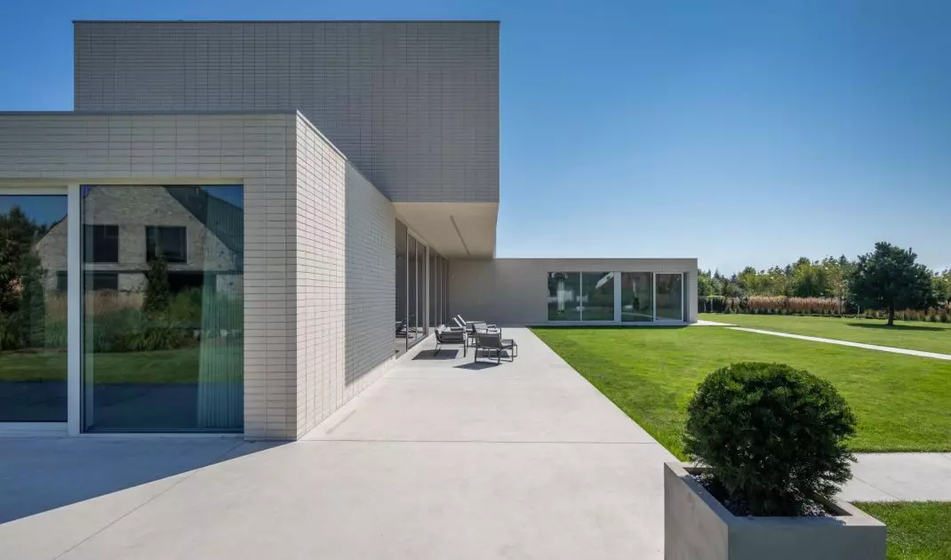 RD40 single-family residential building near Warsaw